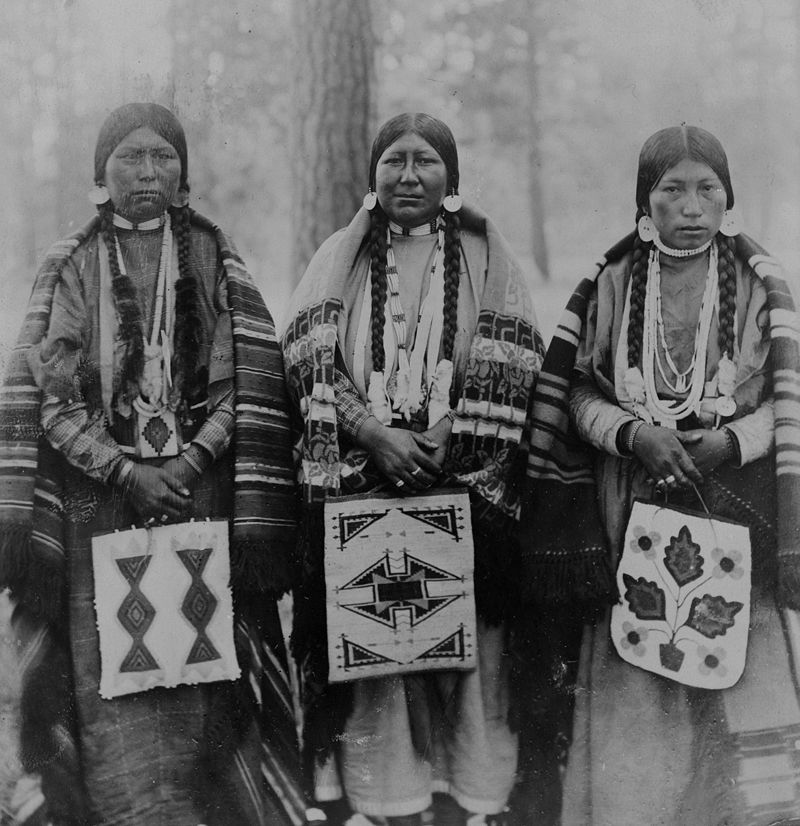Three Native American Women In Warm Springs Indian Reservation Wasco County Oregon 1902