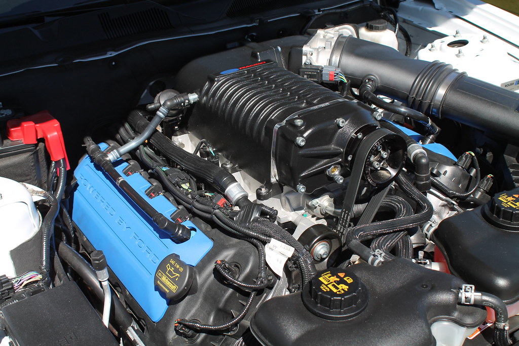 supercharged Ford v8 Engine
