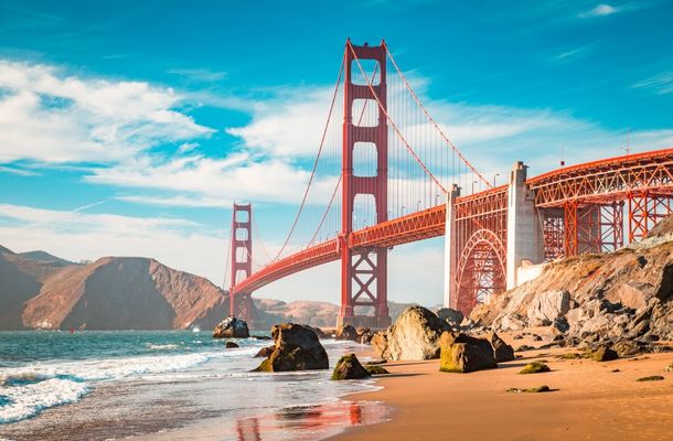 Golden Gate Bridge has an international orange color