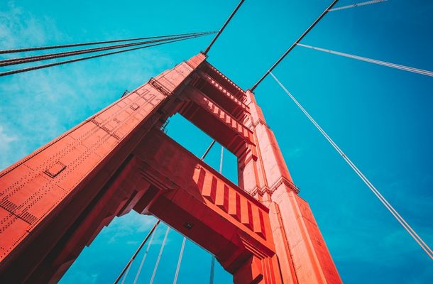 cables used in the Golden Gate Bridge were provided by the same manufacturer that produced the Brooklyn Bridge