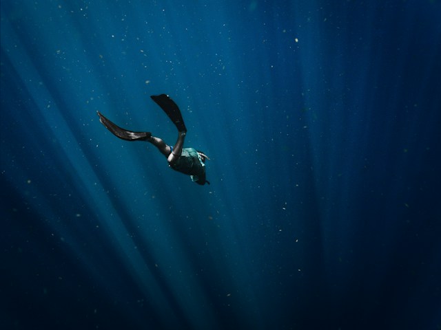 Scuba diving in deep sea